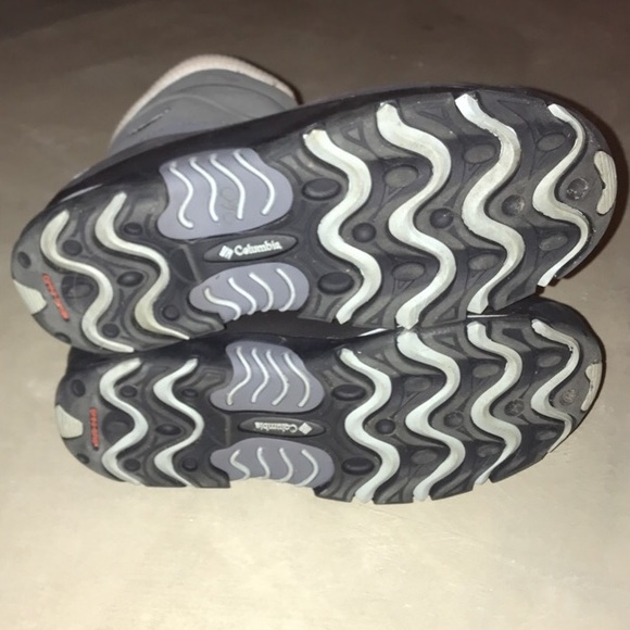 Women’s Columbia winter boots - Picture 3 of 4